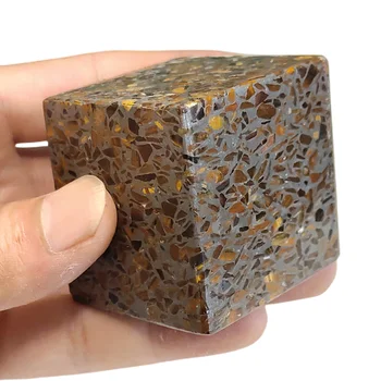 Potreba za 345 grama uzoraka maslinovog meteorit High-end maslina meteorit ručne izrade zbirke) 47*46.8*44.5 MM